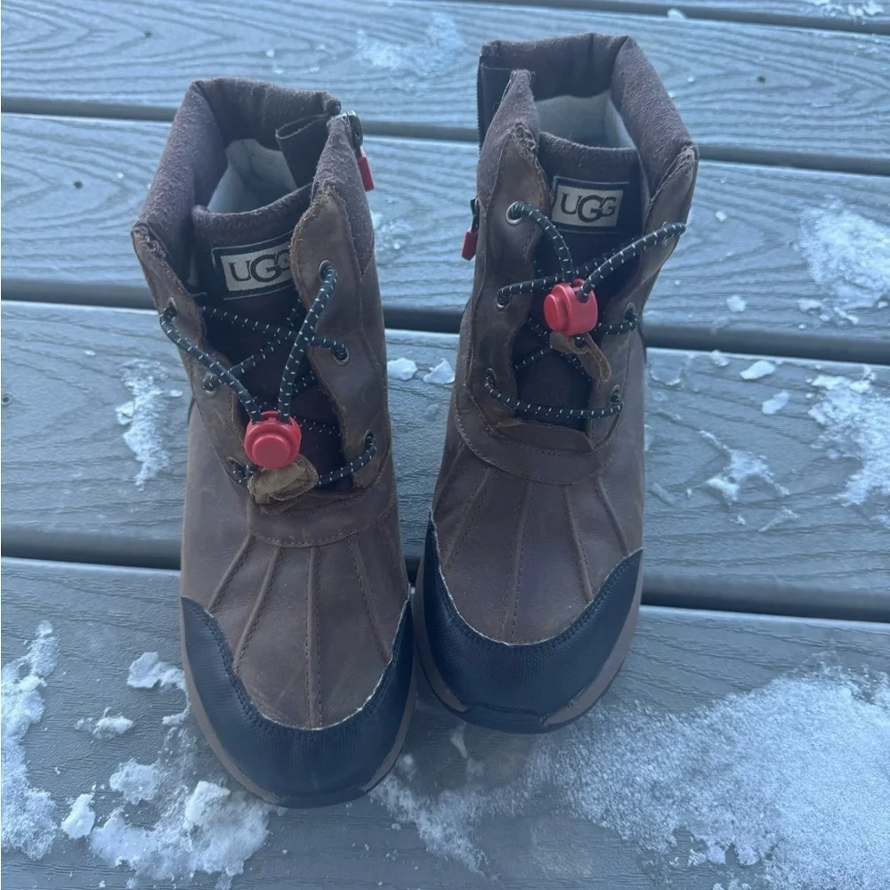 UGG Kids Winter Duck Insulated Brown Boots size 5